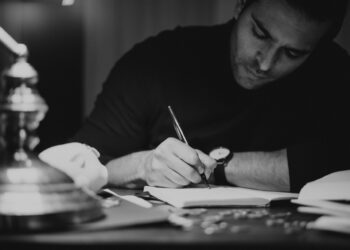 ¿Te gusta involucrarte en los temas de actualidad? El concurso de ensayo de investigación legislativa es para ti