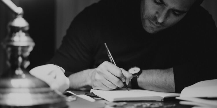 ¿Te gusta involucrarte en los temas de actualidad? El concurso de ensayo de investigación legislativa es para ti