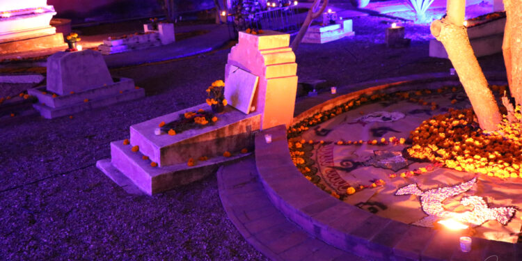 Podrás ir a visitar a tus muertos al panteón, con restricciones