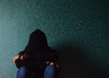 ¿A dónde llamar para obtener ayuda profesional en crisis psicológicas?