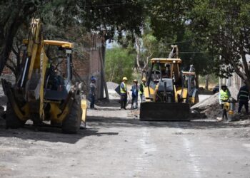 ¿Qué calles están pavimentando en León?