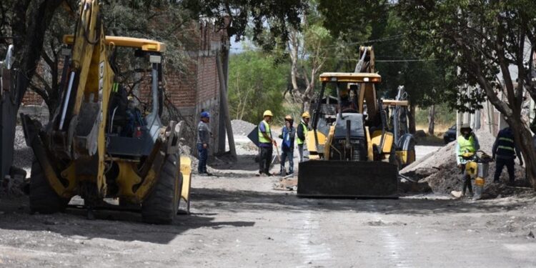 ¿Qué calles están pavimentando en León?