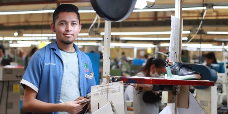 Instalan tomas públicas de agua potable en León