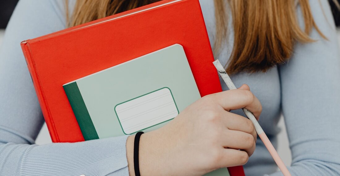 ¿Cómo solicitar apoyo de útiles escolares a la Dirección de Educación en León?