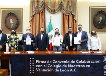 Firman acuerdo Gobierno de León y Colegio de Maestros en Valuación; agilizarán trámites de escrituración