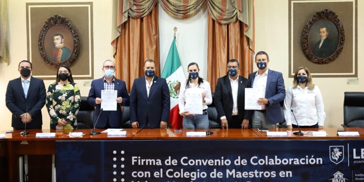 Firman acuerdo Gobierno de León y Colegio de Maestros en Valuación; agilizarán trámites de escrituración