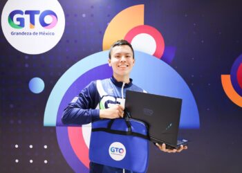 Entrega Gobierno de Guanajuato computadoras a estudiantes. ¿Cómo se obtiene este apoyo?