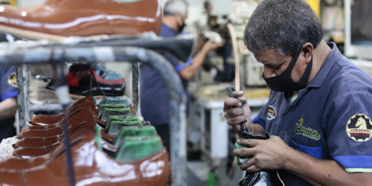 Capacita al personal de tu empresa en la Escuela de Negocios en línea