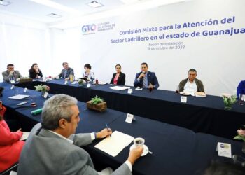 ¿Cuáles son los objetivos de la Comisión para atención del sector Ladrillero de Guanajuato?