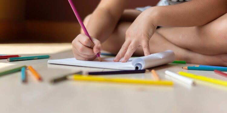 Convocan a la niñez leonesa a participar en el diseño del nuevo logotipo del FIDOC