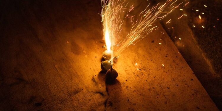 ¿Qué riesgos implica el uso de juguetería pirotécnica?