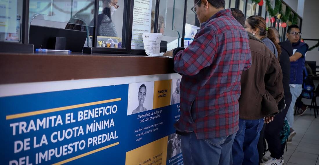 ¿Cuáles son los requisitos para obtener la cuota mínima del predial en León?