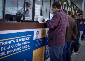 ¿Cuáles son los requisitos para obtener la cuota mínima del predial en León?