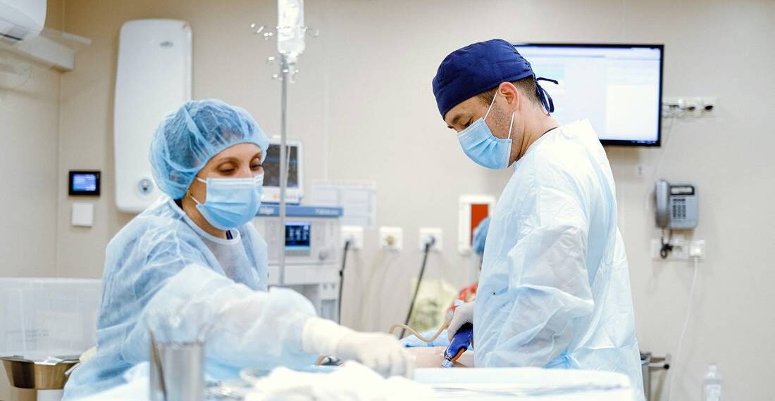 ¿Te harás una cirugía estética o reconstructiva? Revisa la lista de cirujanos certificados