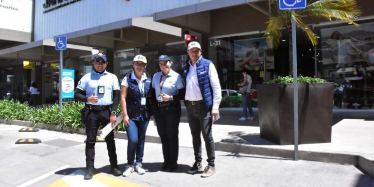 Promueven inclusión en plazas comerciales de León