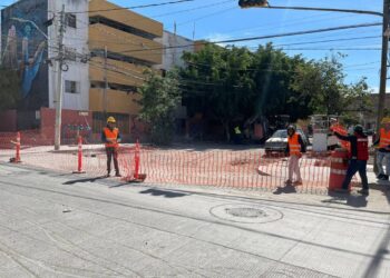 Continúa pavimentación de la calle Río Mayo, en León; ¿cuándo concluirán la obra?