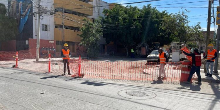 Continúa pavimentación de la calle Río Mayo, en León; ¿cuándo concluirán la obra?