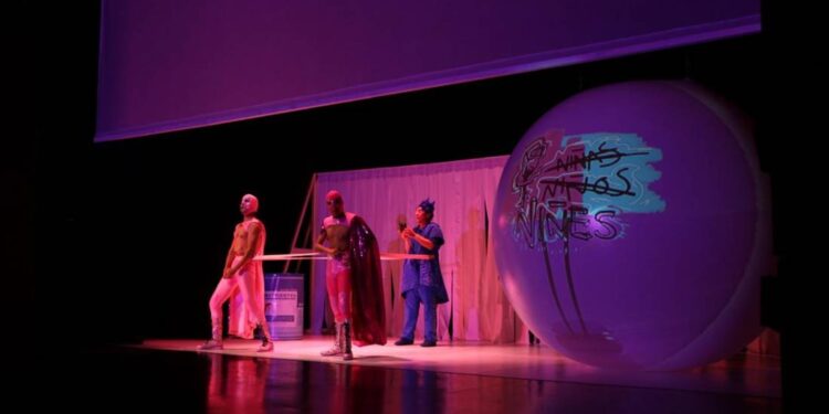 ¿Tienes más de 18 años y te gustan las artes escénicas? Participa en el programa Teatro Escolar León 2023