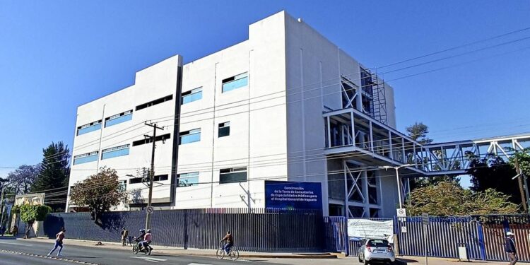 ¿Cuándo concluirá la construcción de la Torre de Especialidades Médicas en Irapuato?