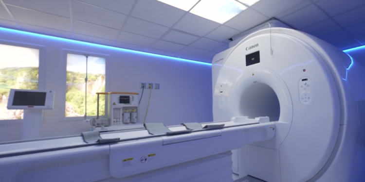 Llega al Hospital General de León nuevo resonador magnético; ¿para qué sirve?