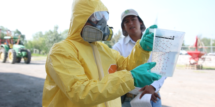 Invitan a productores a certificarse en la aplicación de plaguicidas