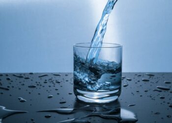 ¿Cuánta agua debes beber al día?