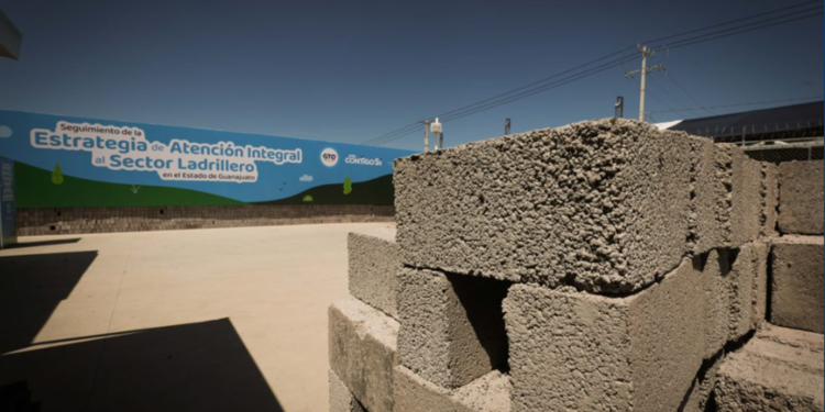 Presentan seguimiento de la estrategia de apoyo al sector ladrillero de Guanajuato; ¿cuáles son los avances?