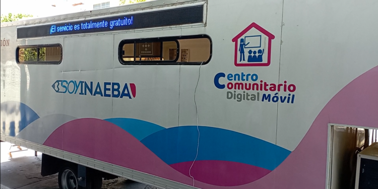 Unidad Móvil del INAEBA brinda asesorías en el Festival de Verano de León
