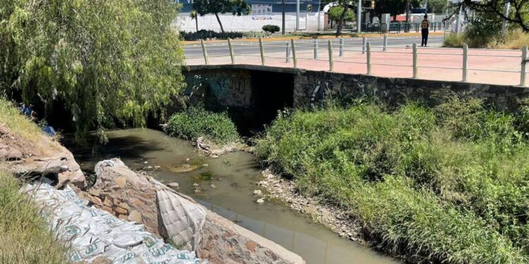 ¡Toma previsiones! Reconstruirán puente vehicular del arroyo Alfaro en León