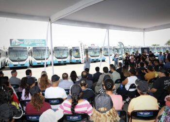 Incrementan flotilla del SIT León; entregan 65 nuevas unidades