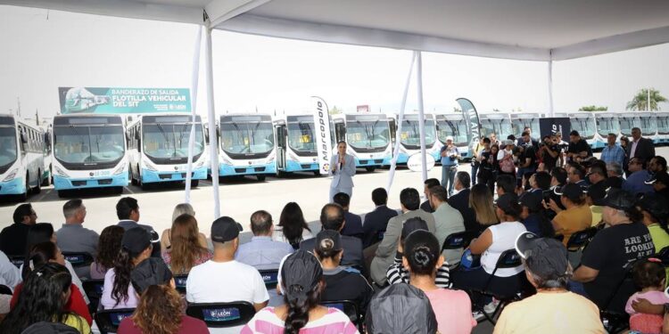 Incrementan flotilla del SIT León; entregan 65 nuevas unidades