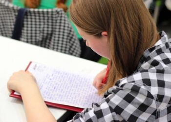 ¿Quieres seguir estudiando pero estás embarazada o eres mamá joven? Checa esta beca de JuventudEsGTO