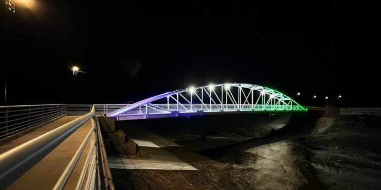 Inauguran puente peatonal sobre el río Laja en Comonfort; ¿qué zonas se benefician con esta obra?