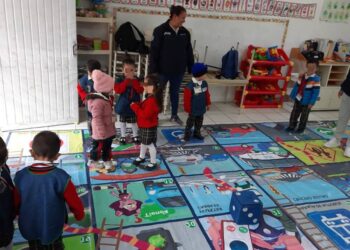 ¿Dónde se puede solicitar un taller de seguridad vial para niñas y niños en León?