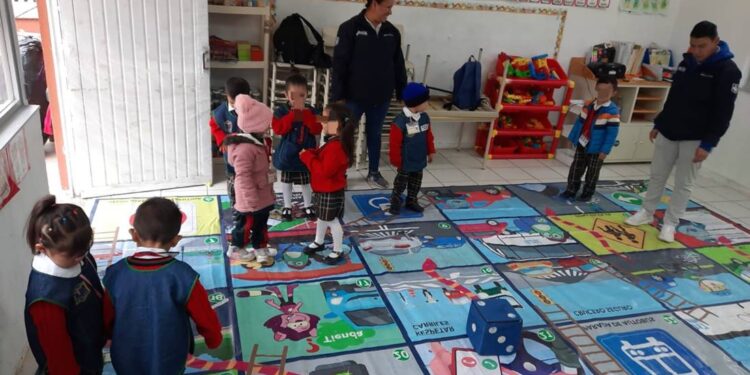 ¿Dónde se puede solicitar un taller de seguridad vial para niñas y niños en León?