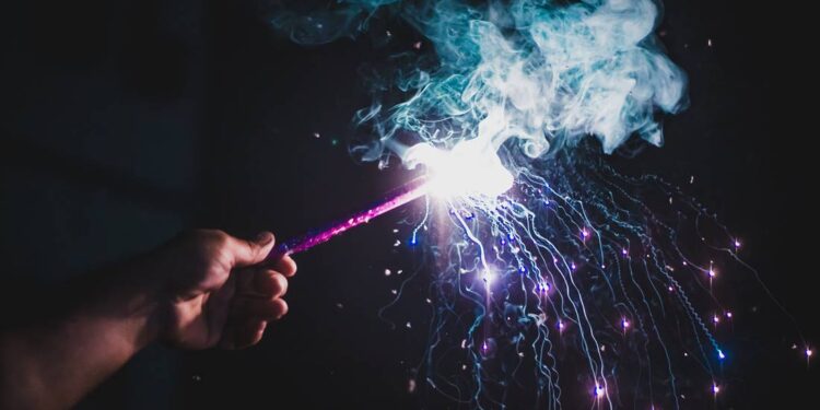 ¿Qué puedo hacer si mis vecinos usan juguetería de pirotecnia?