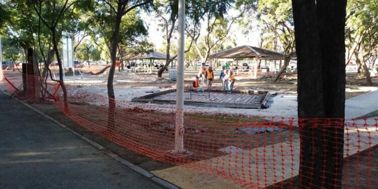 ¿Qué obras se están realizando en cinco unidades deportivas de León?