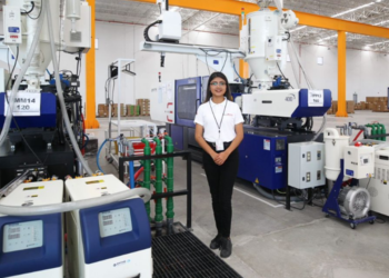 Inaugura Auto Plastek su planta en Puerto Interior