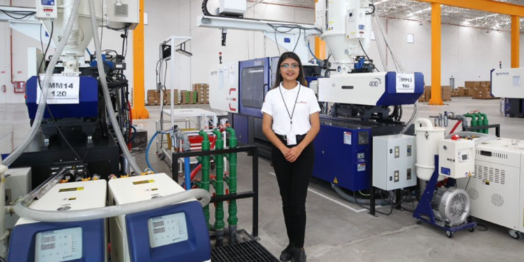 Inaugura Auto Plastek su planta en Puerto Interior