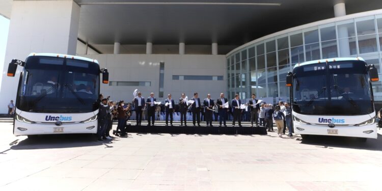 Presentan en León nuevos autobuses eléctricos de transporte foráneo de pasajeros