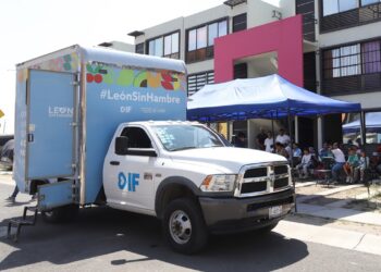 Comedor comunitario móvil del DIF León abre ruta en Brisas del Campestre