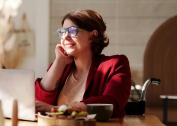 ¿Tienes discapacidad visual o auditiva y buscas concluir tu educación básica? INAEBA ofrece Plataforma COA