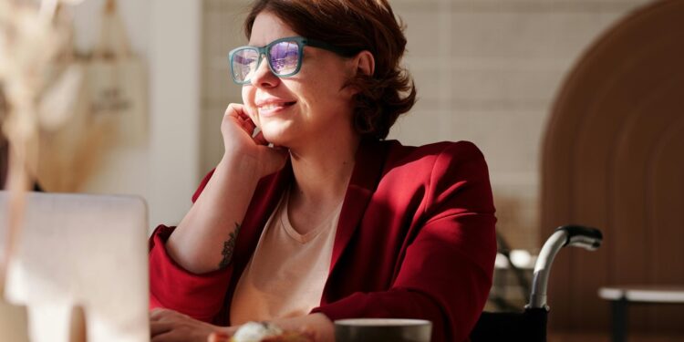 ¿Tienes discapacidad visual o auditiva y buscas concluir tu educación básica? INAEBA ofrece Plataforma COA