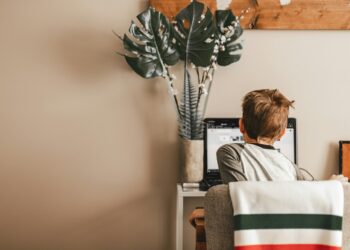 Seguridad en línea: cómo prevenir que niñas, niños y adolescentes caigan en retos peligrosos