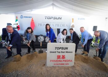Grand Top Sun coloca la primera piedra de su nueva planta en León