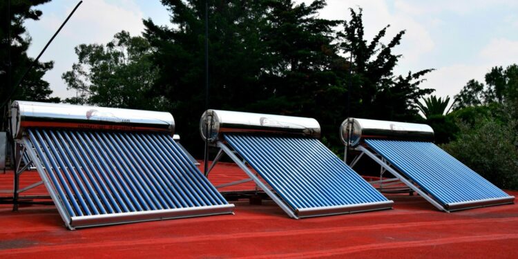 ¿En qué consiste el proyecto de calentadores solares del Gobierno de León?