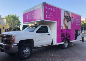 ¡Cuida tu salud! Este es el calendario de octubre del consultorio móvil rosa de León