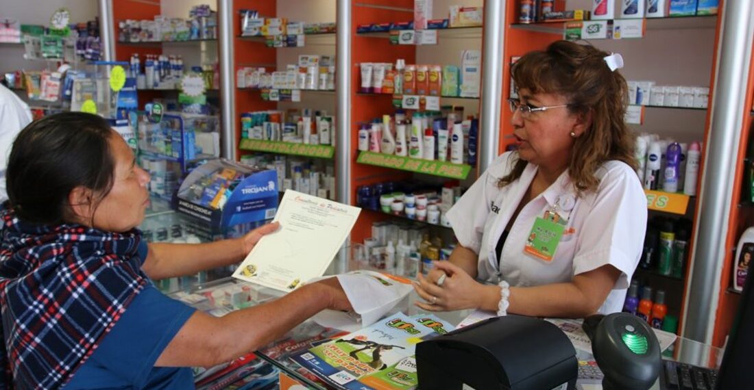 Farmacias ISSEG lanzan “Fines de Semana Rosas”; estos son los productos con descuentos