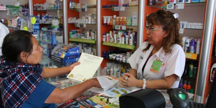 Farmacias ISSEG lanzan “Fines de Semana Rosas”; estos son los productos con descuentos