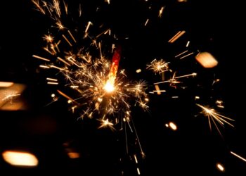 ¡Disfruta sanamente las fiestas decembrinas! Estos son los riesgos de usar pirotecnia